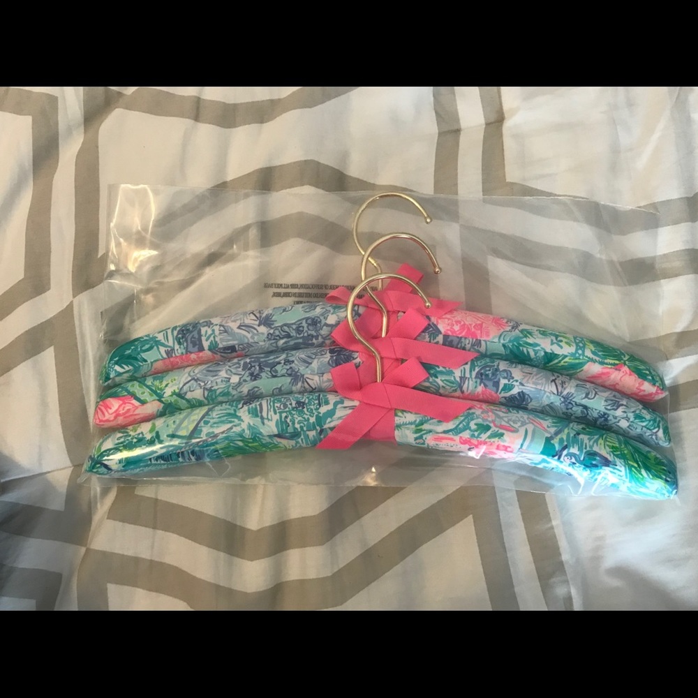 Lilly Hangers